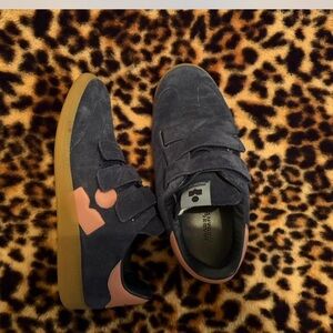 ISABEL MARANT
Beth suede sneakers